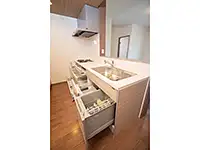 こだわりPOINT3：【キッチン】耐久性のある食洗機付きホーローシステムキッチン！